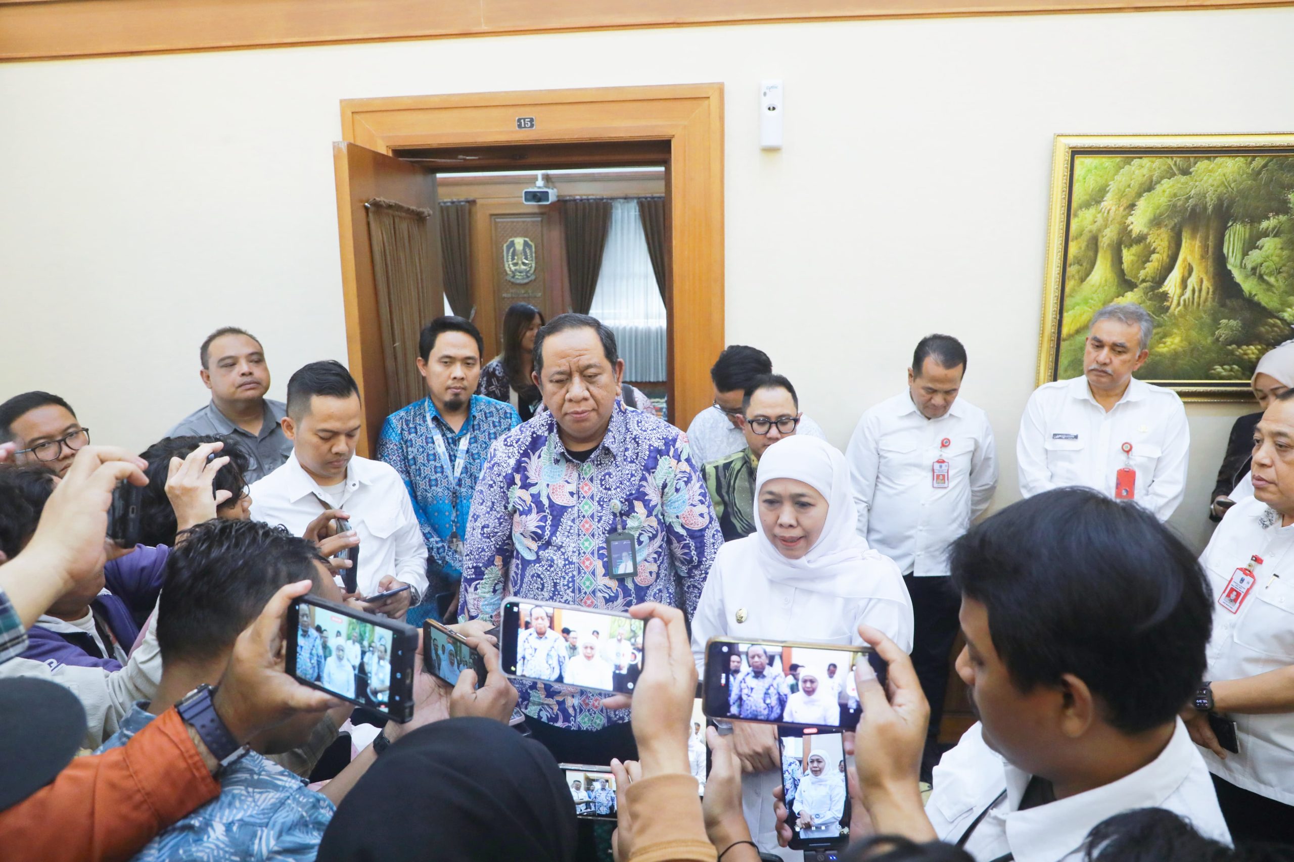 Gubernur Khofifah Kordinasi Dengan Pertamina  Pastikan Distribusi dan Stok BBM di Jember  Aman