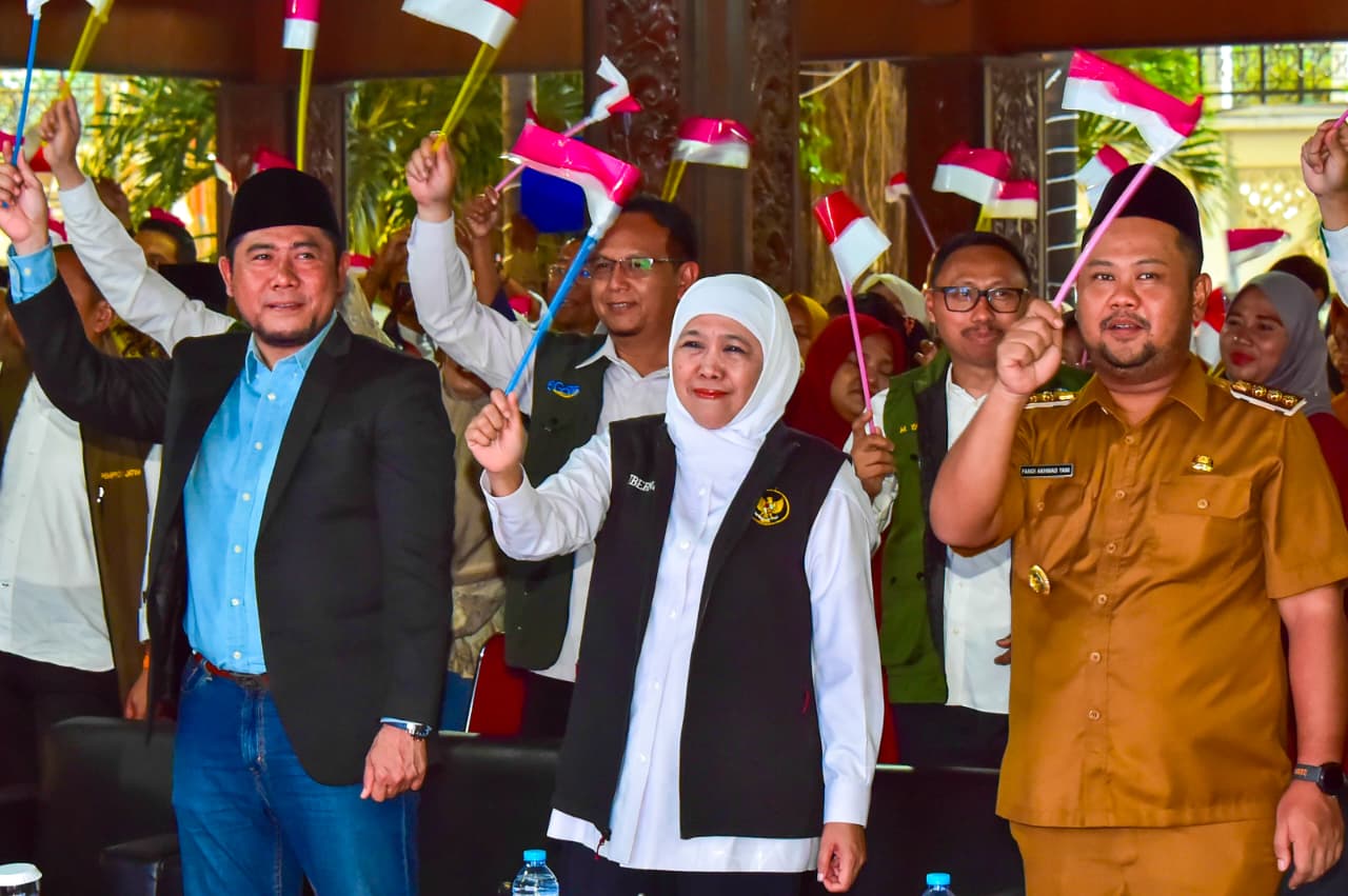 Bansos Jangan untuk Judol! Gubernur Khofifah Ingatkan Masyarakat  Bijak Manfaatkan Bantuan, Optimis Putus Rantai Kemiskinan di Jatim