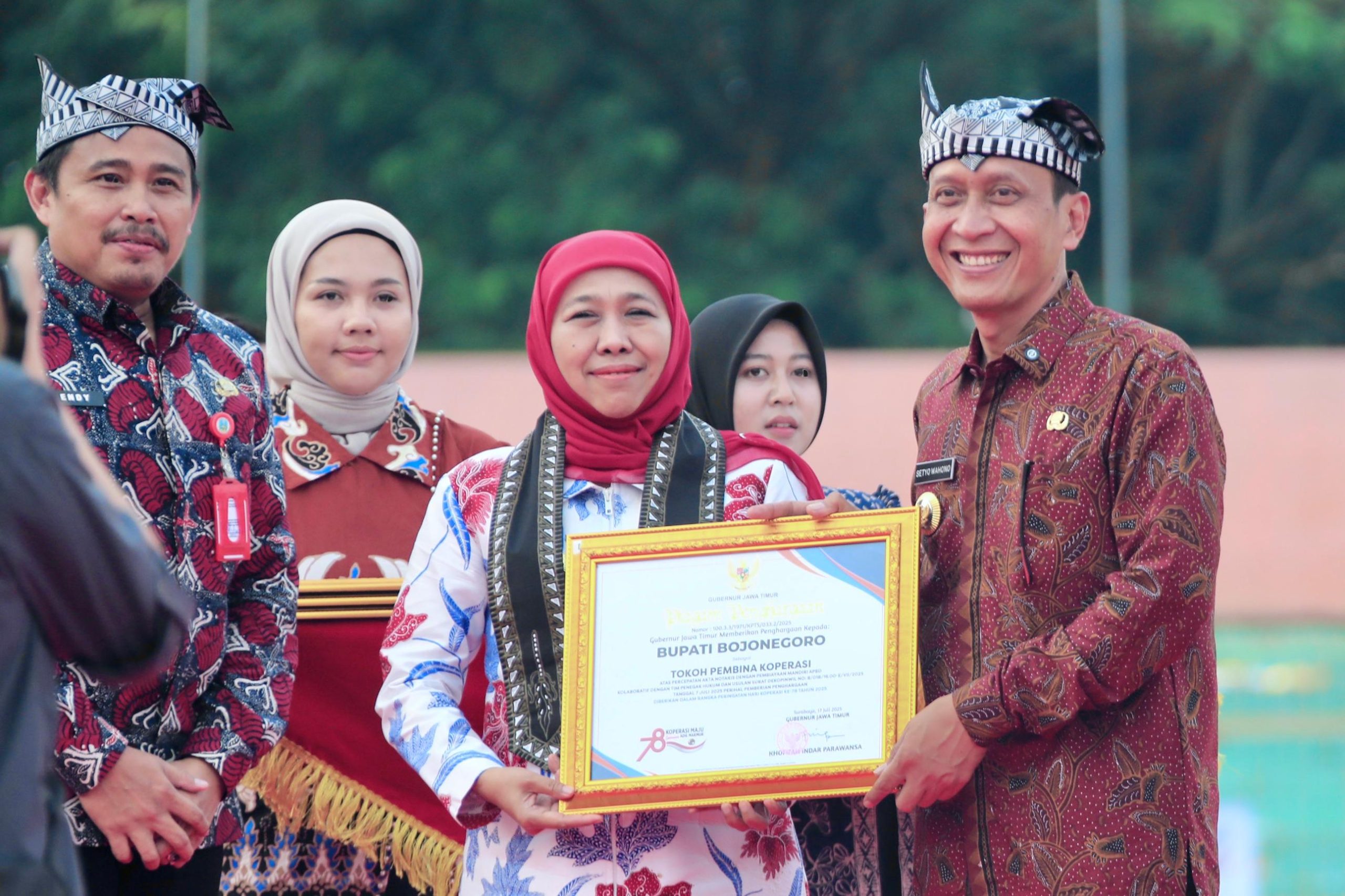 Jatim Tercepat Bentuk Koperasi Merah Putih, Gubernur Khofifah Tegaskan Unit Usaha KMP Harus Sinergi Dengan UKM Setempat