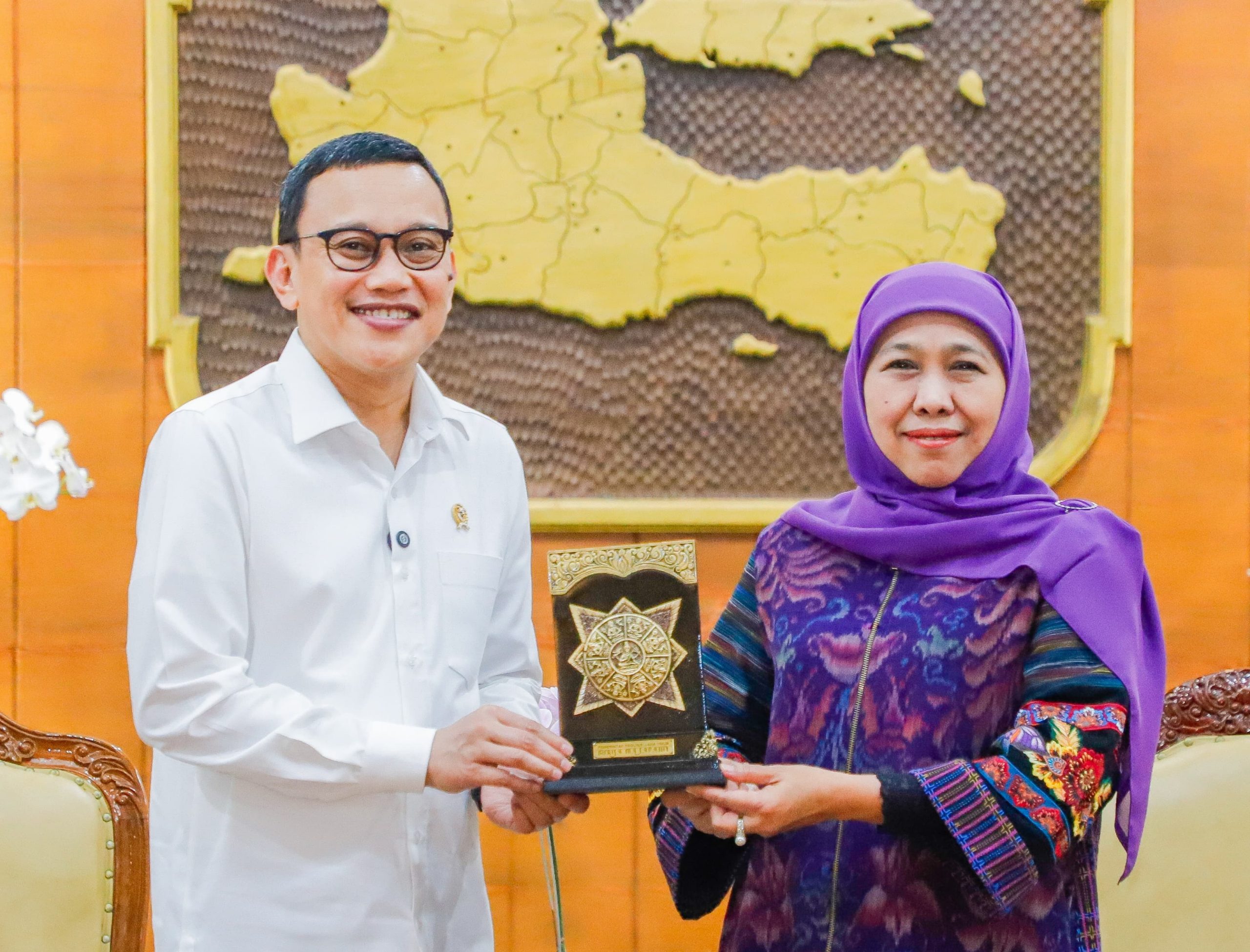 Menteri P2MI Puji Jatim Satu-satunya Provinsi Miliki Perda Perlindungan Buruh Migran, Gubernur Khofifah Komitmen Tingkatkan Kualitas PMI Profesional dan Prosedural