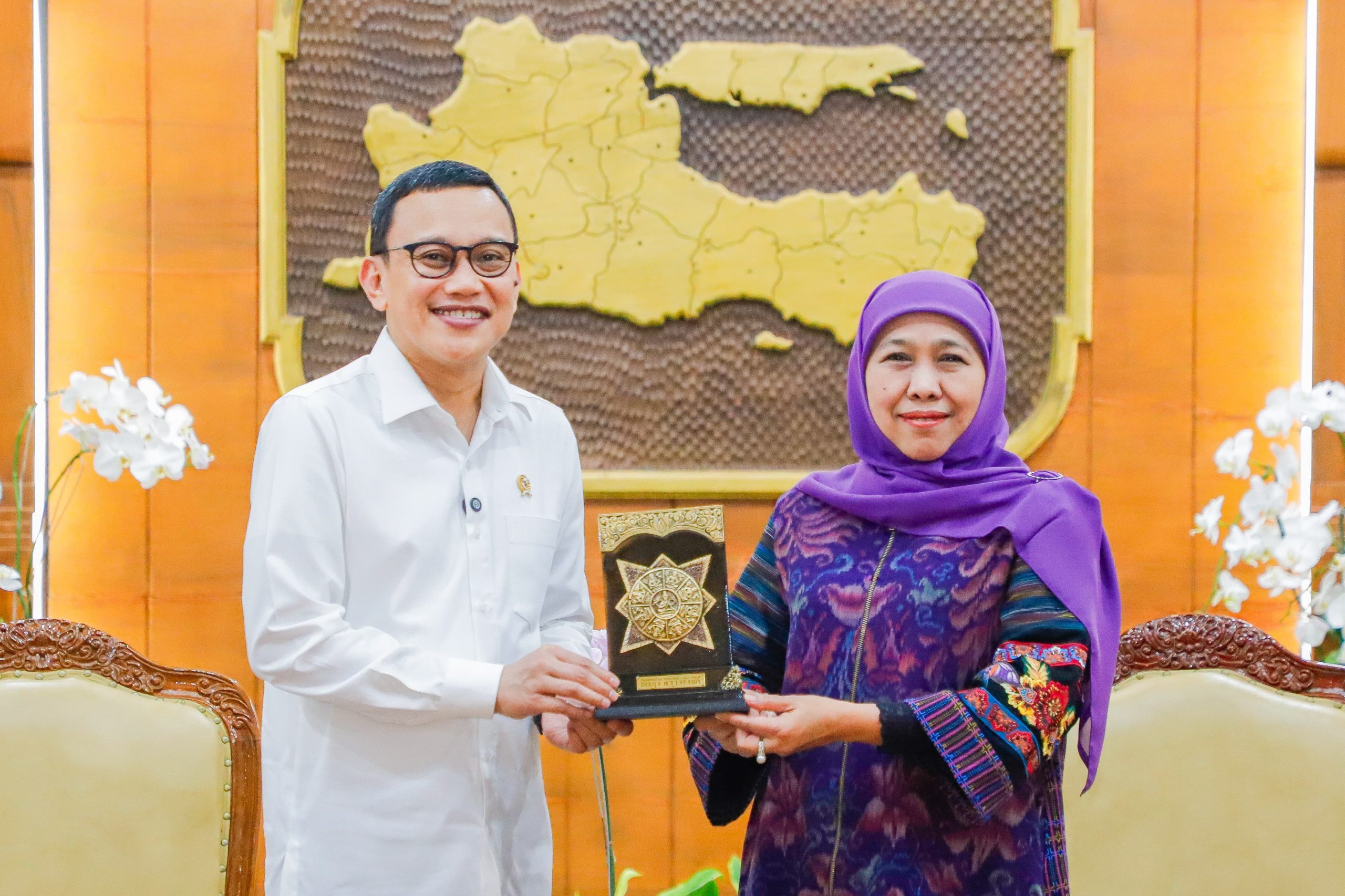 Menteri P2MI Puji Jatim Satu-satunya Provinsi Miliki Perda Perlindungan Buruh Migran, Gubernur Khofifah Komitmen Tingkatkan Kualitas PMI Profesional dan Prosedural