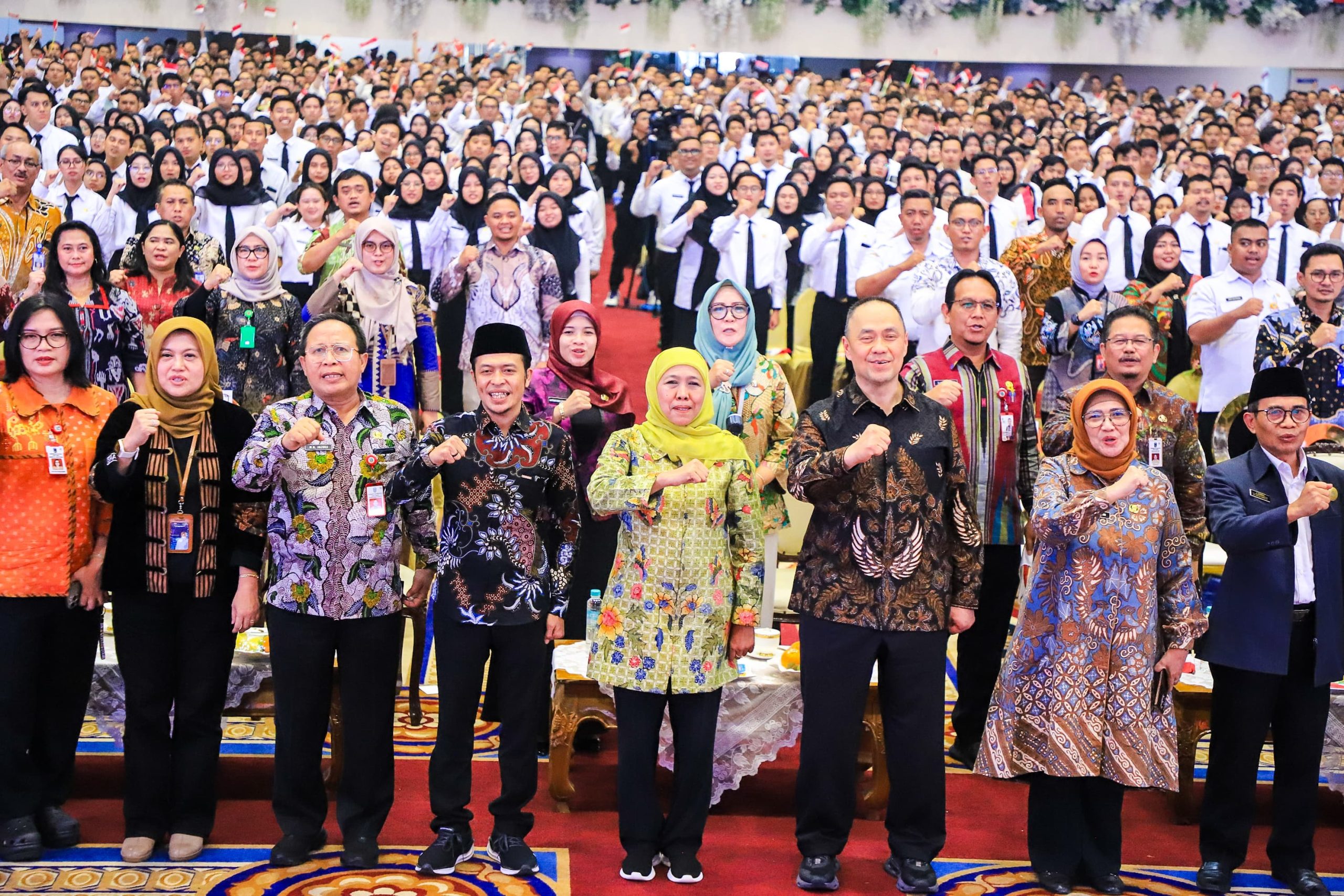 4.172 CPNS dan PPPK Pemprov Jatim Terima SK Pengangkatan, Gubernur Khofifah Tegaskan Pentingnya Konsistensi, Inovasi dan Sinergi