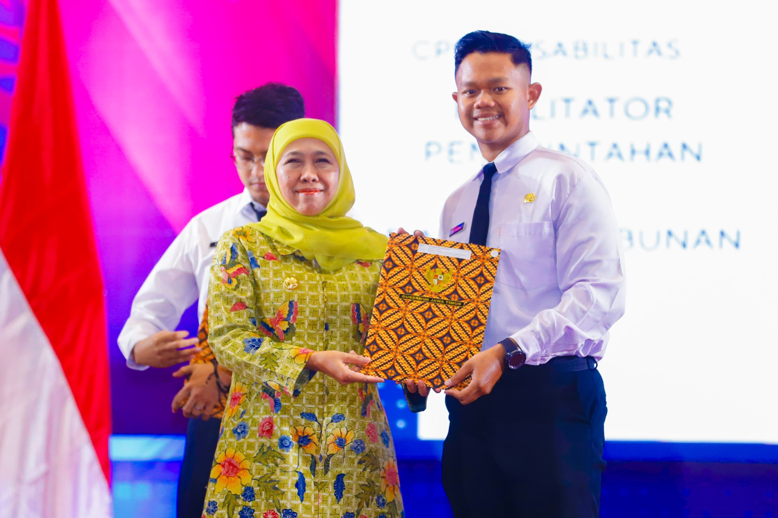 4.172 CPNS dan PPPK Pemprov Jatim Terima SK Pengangkatan, Gubernur Khofifah Tegaskan Pentingnya Konsistensi, Inovasi dan Sinergi