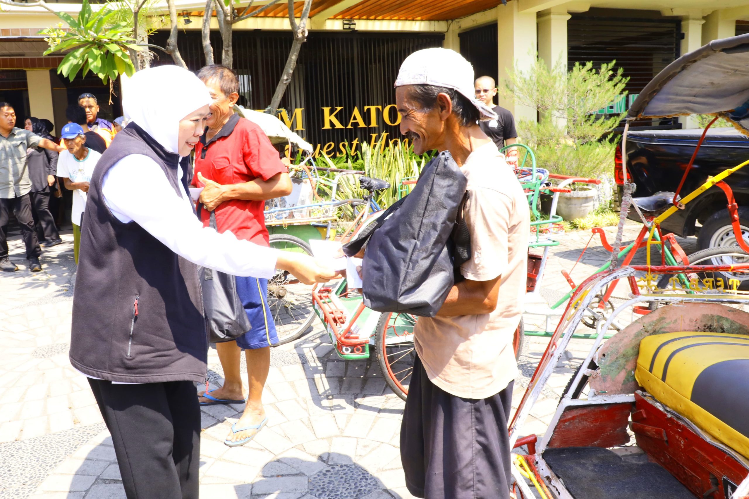Tingkat Kemiskinan Jatim Turun Jadi 9,50 Persen, Gubernur Khofifah: Hasil Perlindungan Sosial dan Pemberdayaan Masyarakat Kita Tepat Sasaran