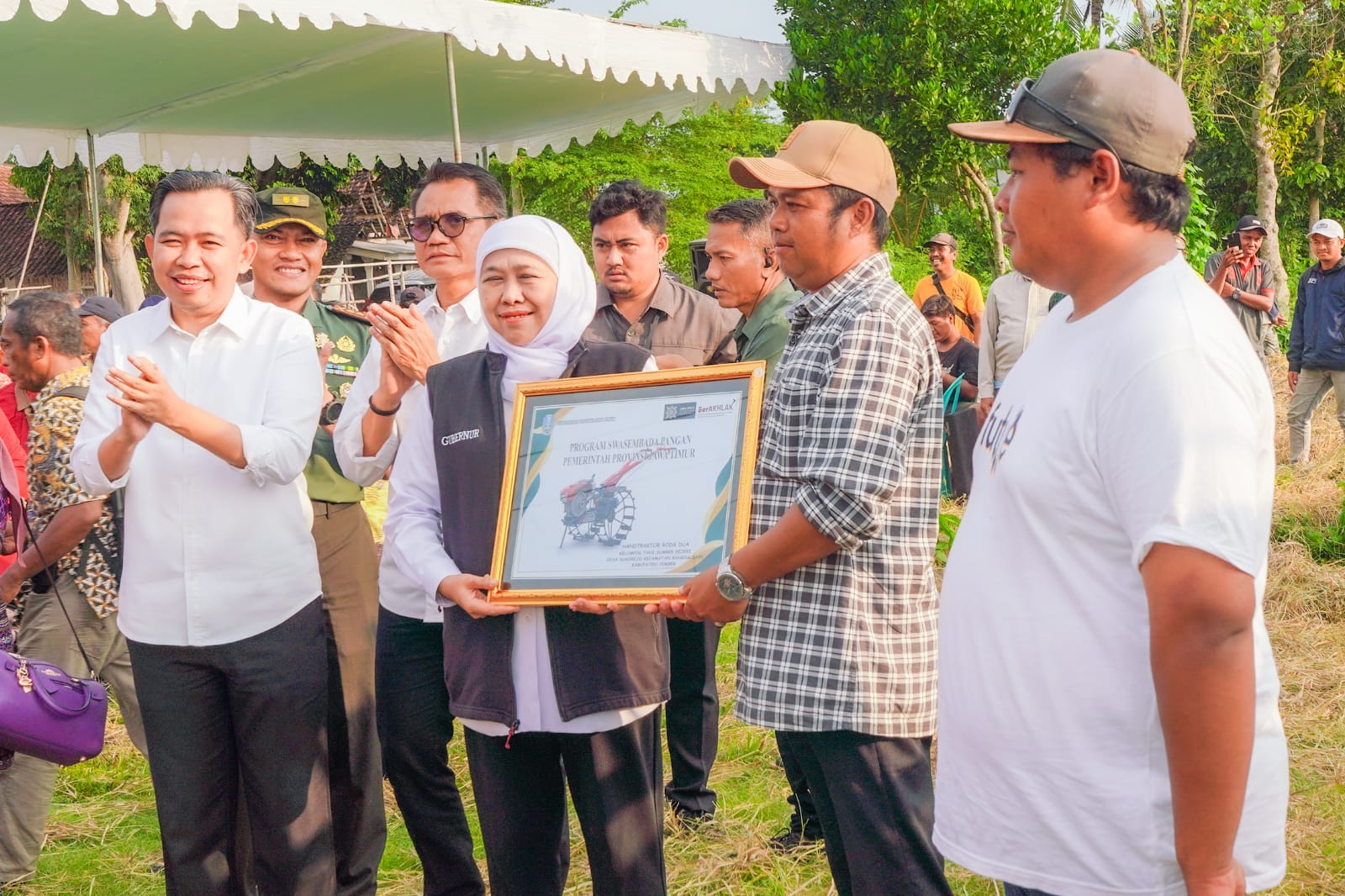 Dorong Produksi Hasil Pertanian  di Jember Meningkat, Gubernur Khofifah: Bantuan Alsintan Jadi Langkah Menuju Kedaulatan Pangan Jatim