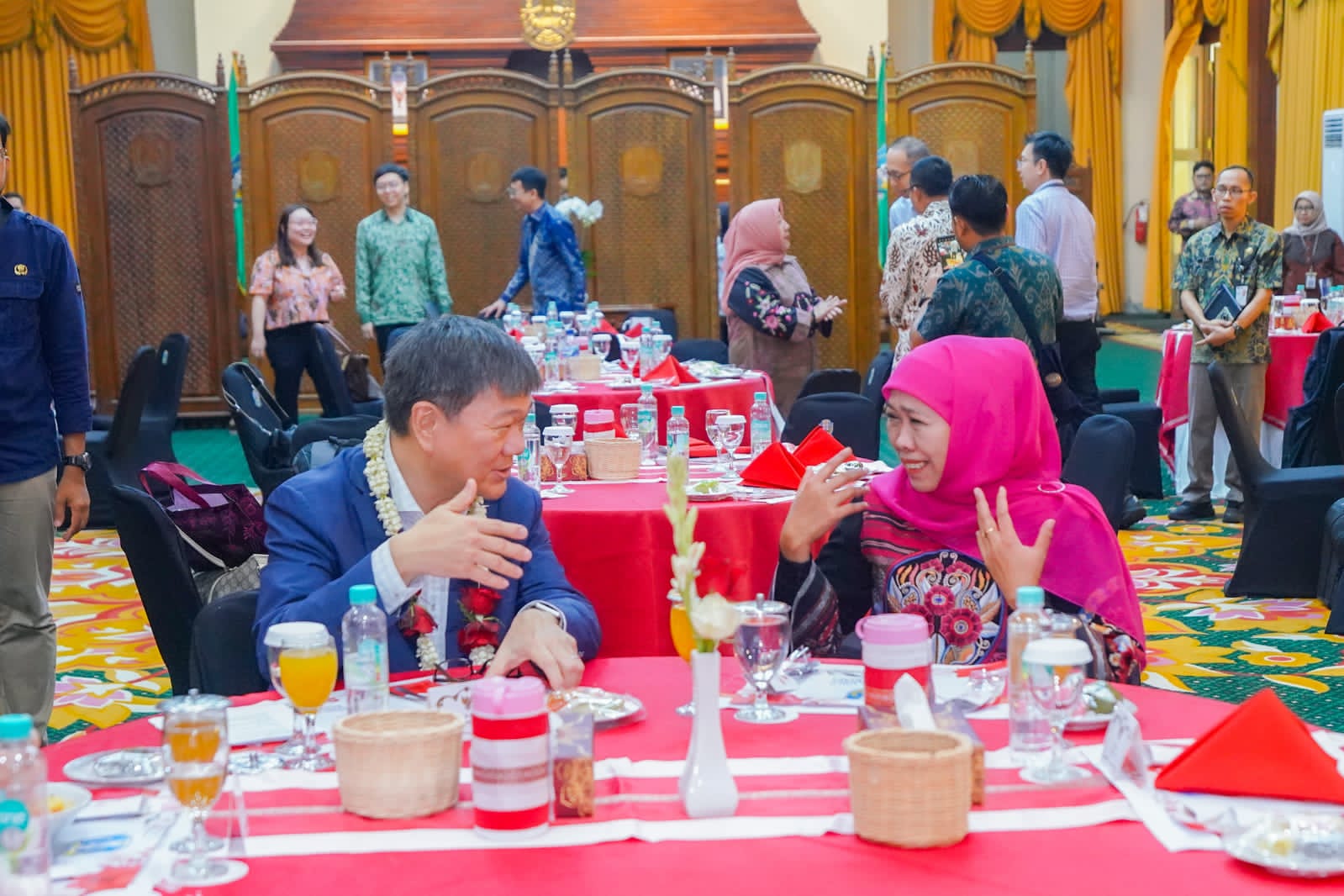 Daya Saing Singapura Peringkat Pertama ASEAN dan Posisi Kedua Dunia, Gubernur Khofifah: ASN Jatim Terima Beasiswa Belajar dari Singapura, Demi Pelayanan Publik yang Lebih Baik