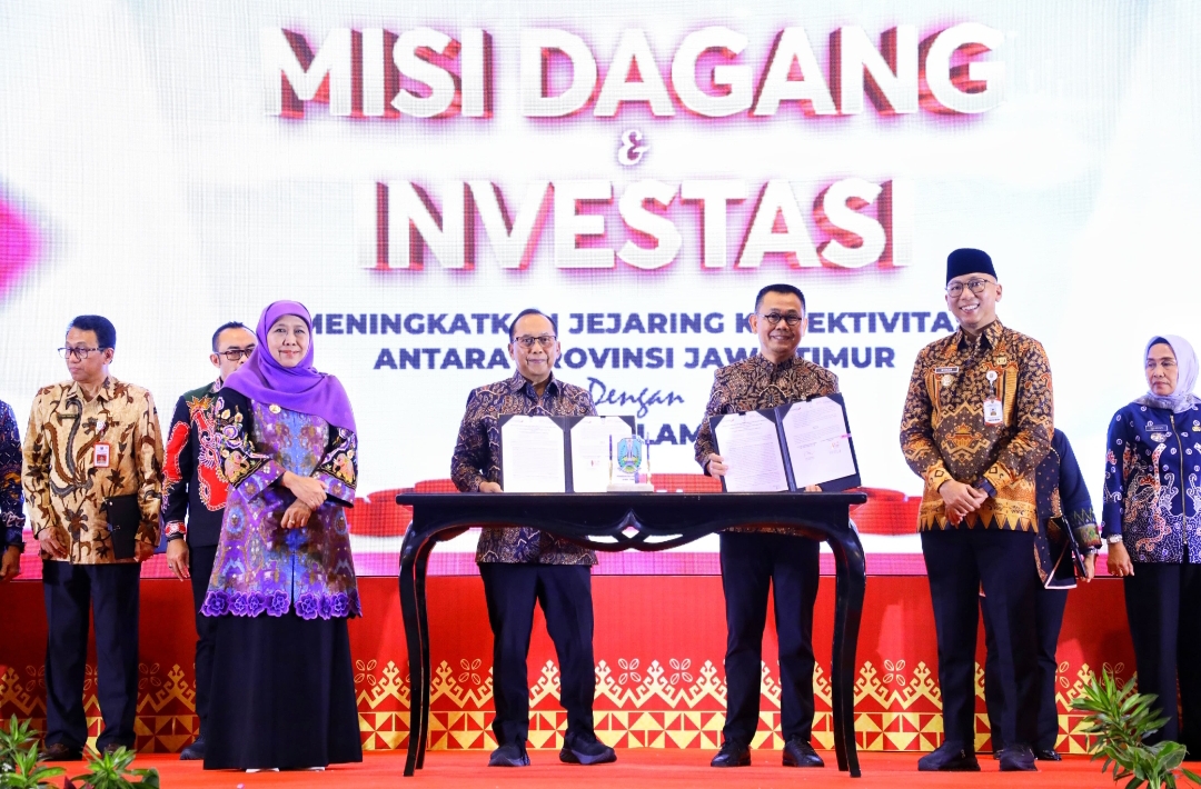 Gubernur Jatim dan Gubernur Lampung Saksikan MoU KUB Bank Jatim-Bank Lampung, Gubernur Khofifah: Perkuat Konektivitas Ekonomi Antar Bank Daerah
