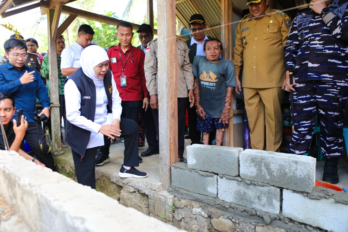 Gubernur Khofifah Apresiasi Program Rutilahu Kolaborasi Kodam V/Brawijaya Sasar Renovasi 158 Rumah Di Pacitan, Optimis Penuhi Kebutuhan Dasar Masyarakat