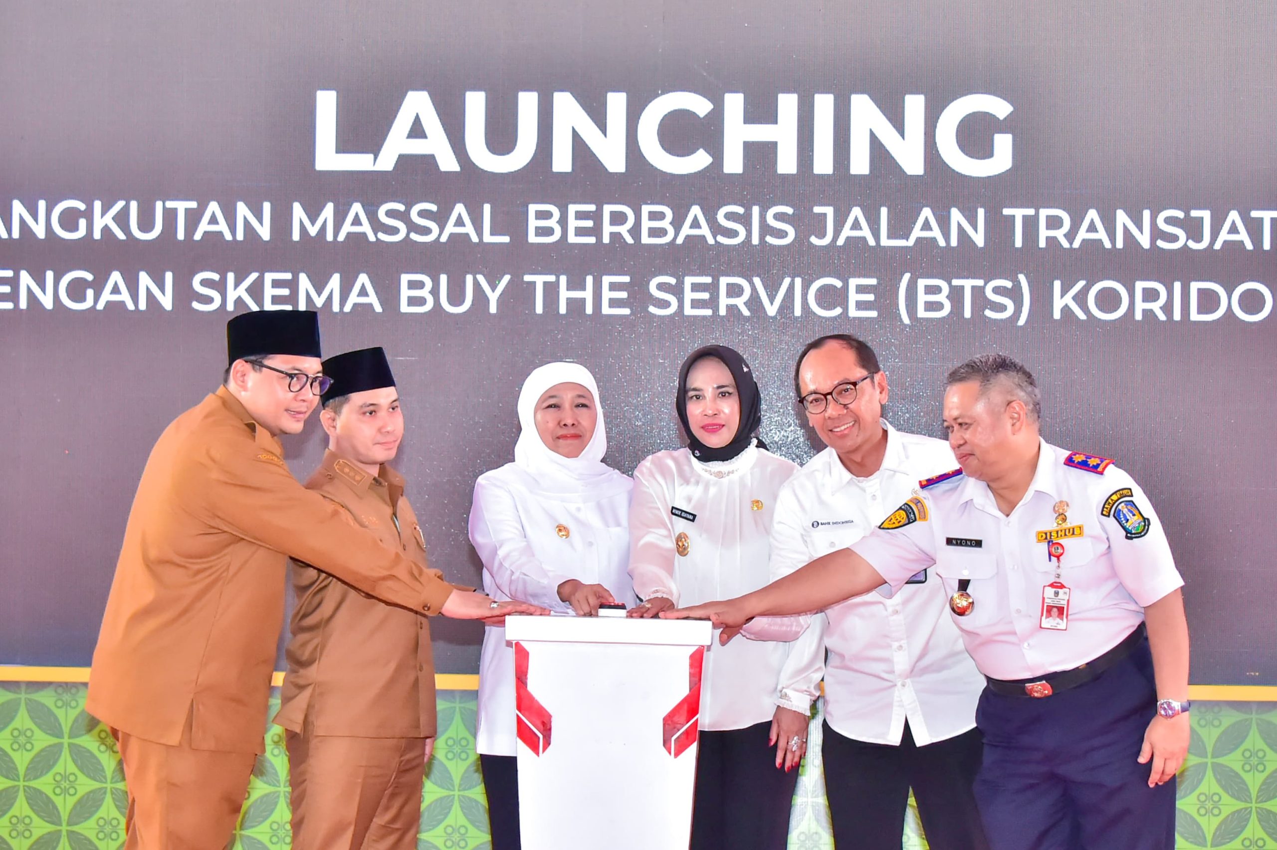 Gubernur Khofifah Gratiskan Bus Trans Jatim Selama 2 Hari Penuh, Kado Istimewa HUT ke-80 RI!