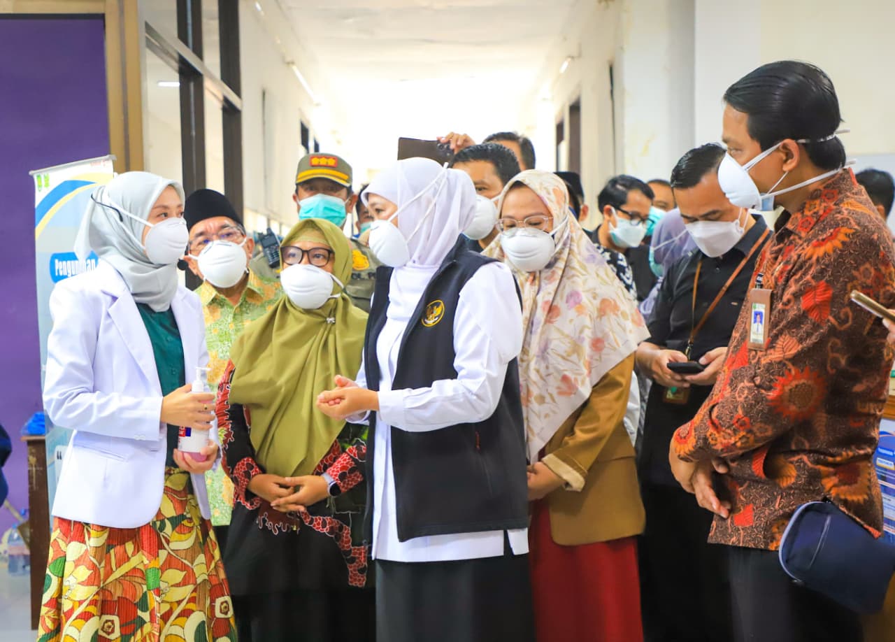 Gubernur Khofifah Turun Langsung ke Sumenep Tangani KLB Campak, Kuatkan Kolaborasi dan Sosialisasi Terpadu Lintas Sektor