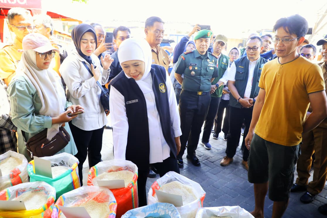 Respon Naiknya Harga Beras di Pasar, Gubernur Khofifah Tegas Instruksikan Jaga Kelancaran Distribusi Beras SPHP