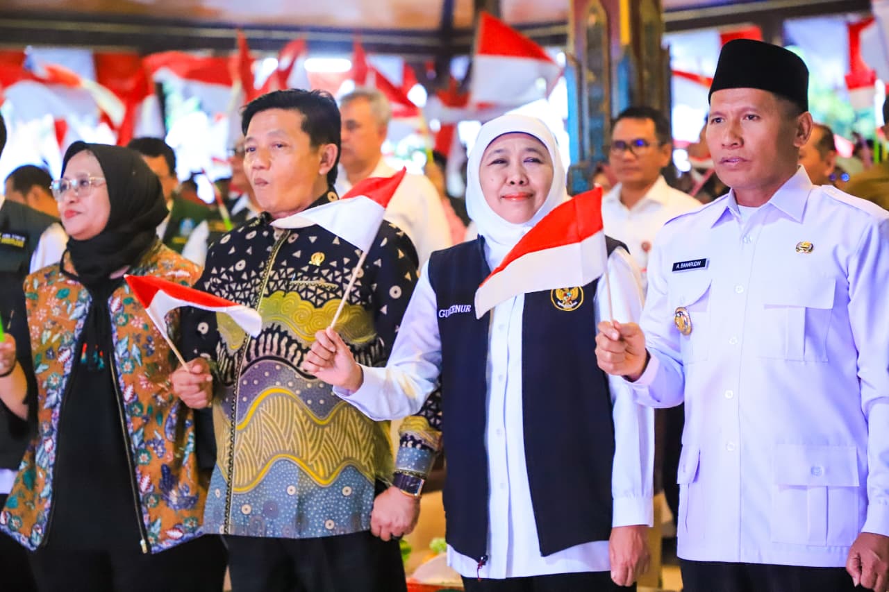 Bansos dan Zakat Produktif Rp6,1 Miliar untuk Warga Tulungagung, Gubernur Khofifah Optimis Jadi Bantalan Sosial dan Larang untuk Judol