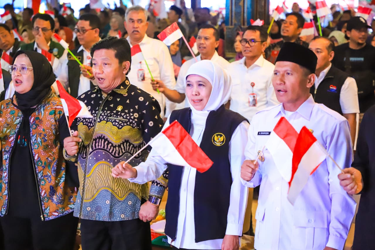 Bansos dan Zakat Produktif Rp6,1 Miliar untuk Warga Tulungagung, Gubernur Khofifah Optimis Jadi Bantalan Sosial dan Larang untuk Judol