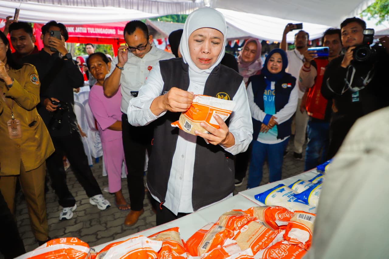 Gelar Pasar Murah di Tulungagung, Gubernur Khofifah: Upaya Dekatkan Akses Bahan Pokok Terjangkau untuk Masyarakat