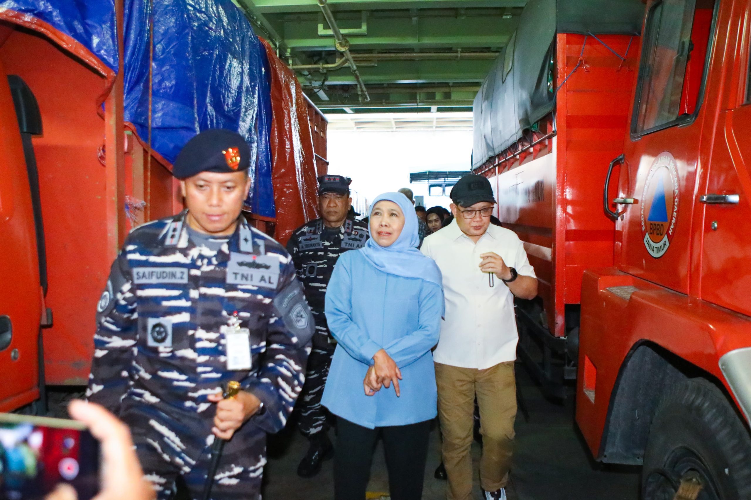 Gubernur Khofifah Gerak Cepat Kirim Bantuan Logistik ke Bawean Gunakan KRI Surabaya 591