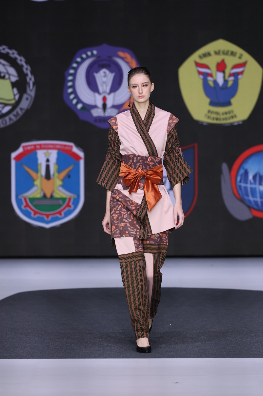 Gubernur Khofifah Ungkap SMK Jatim Siap Hadapi Industri Global, Karya Siswa Laris di Panggung Internasional