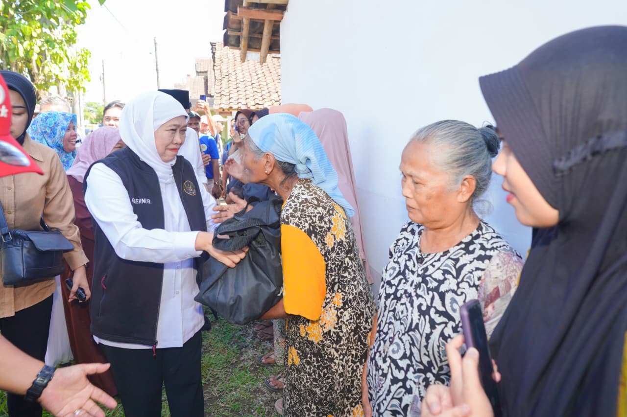 Gubernur Khofifah Apresiasi Sinergi Pemprov dan Kodam dalam Bedah 158 Rumah Tidak Layak Huni di Jember