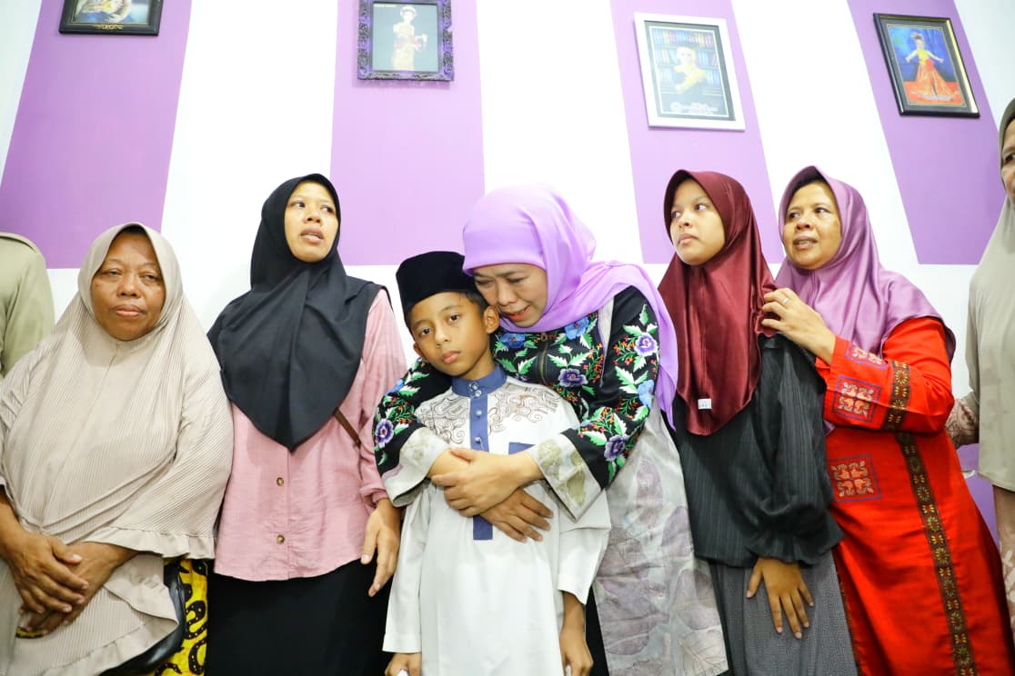 Gubernur Khofifah Takziah dan Serahkan Santunan, Tegaskan Pentingnya Jalur Penyelamat di Bromo