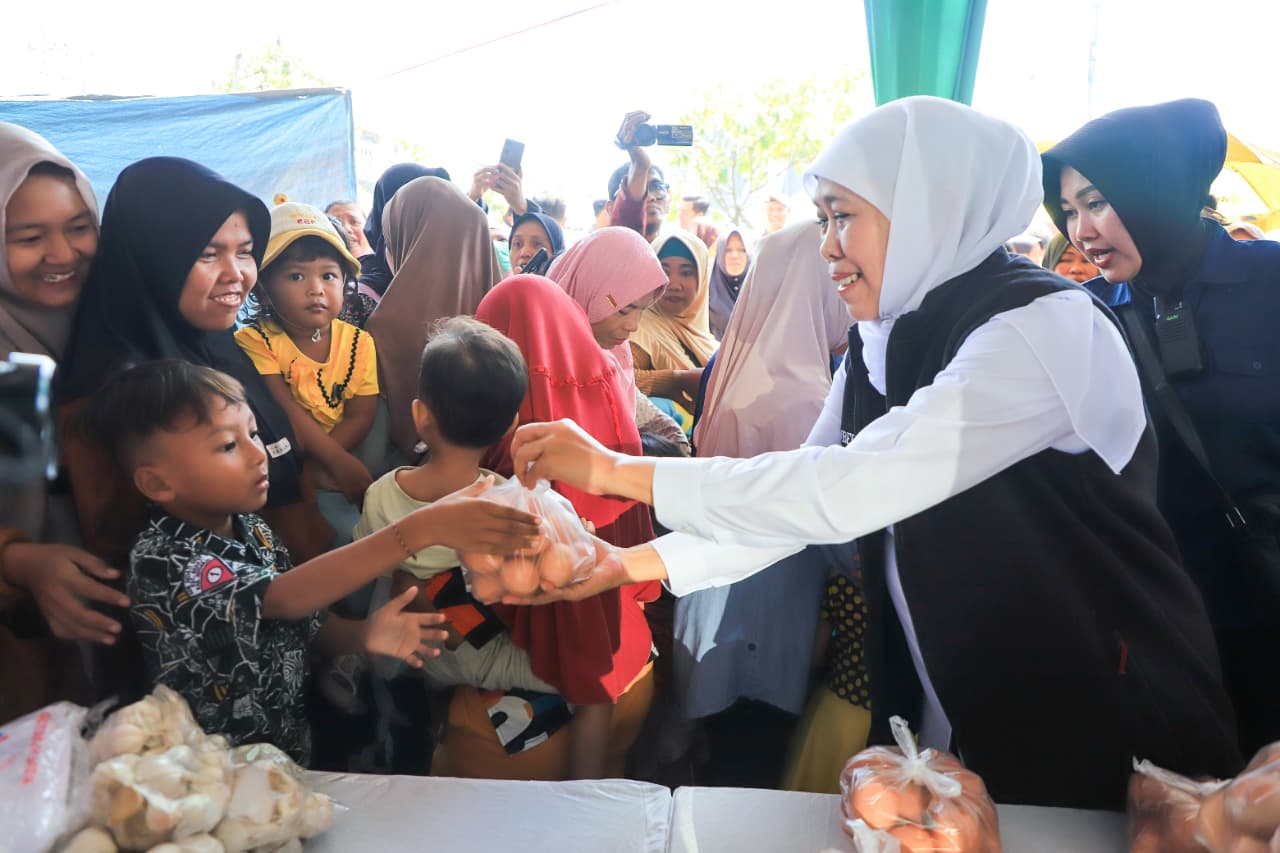 Gubernur Khofifah Hadirkan Pasar Murah di Sedati Sidoarjo, Bantu Warga Dapatkan Bapok Harga Miring