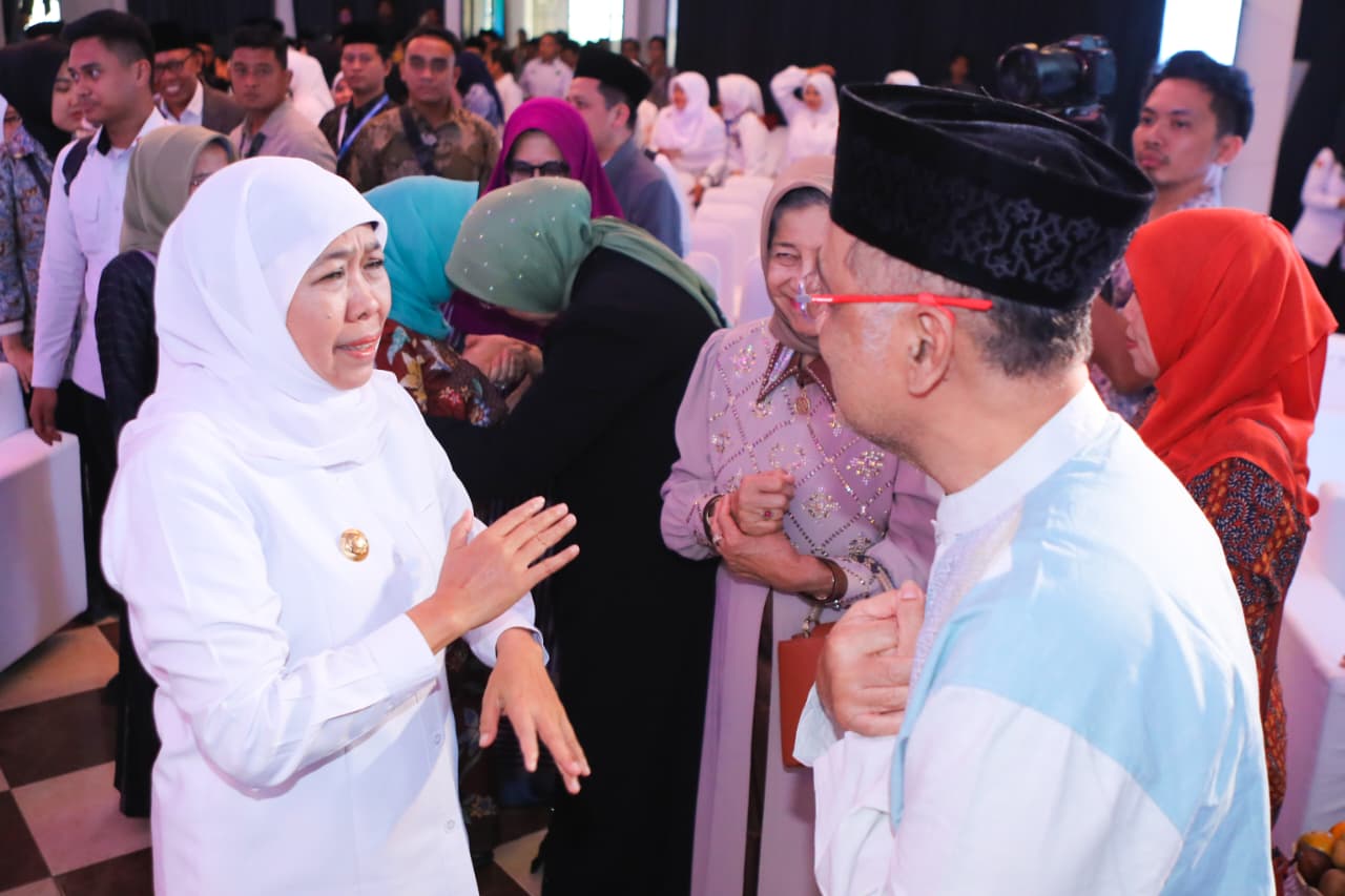 Gubernur Khofifah Ajak Santri Kobarkan Spirit Jihad Kebangsaan dalam Ithlaq Hari Santri Nasional 2025 di Pon Pes Tebuireng