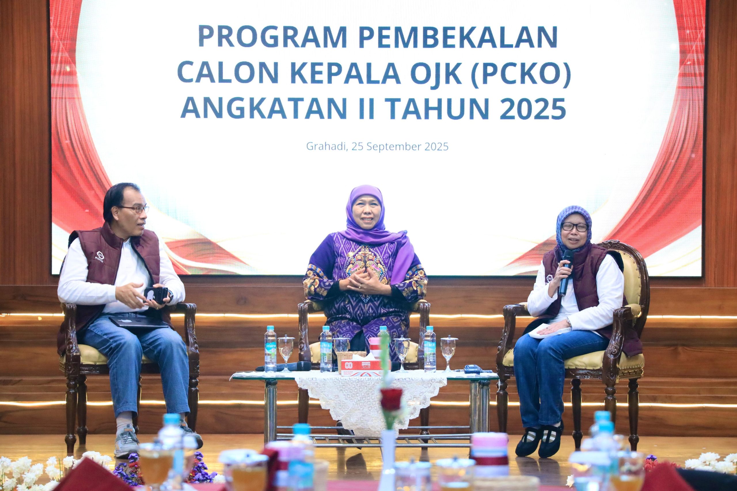 Gubernur Khofifah: Literasi Keuangan Masif di Desa Kunci Melawan Pinjol Ilegal dan Membangun Ekonomi Sehat