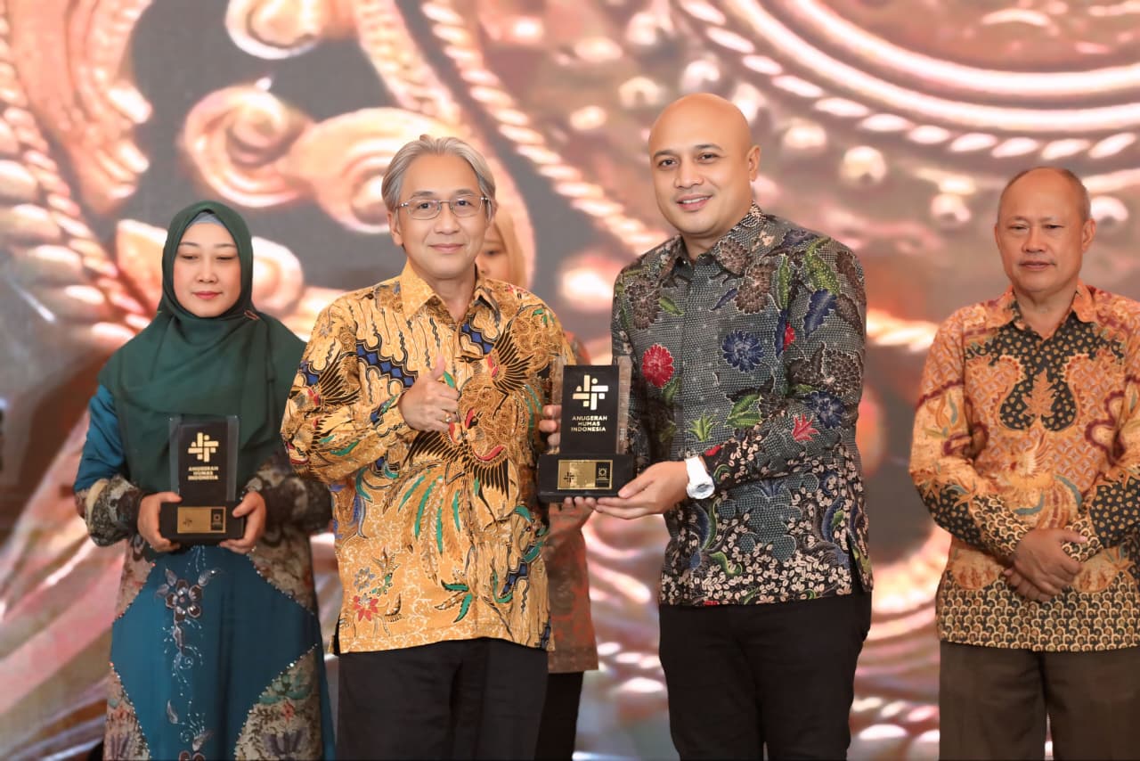 Biro Adpim Jatim Dinobatkan Sebagai Humas Pemerintah Unggul di AHI 2025, Buktikan Akuntabilitas Komunikasi Berkelanjutan