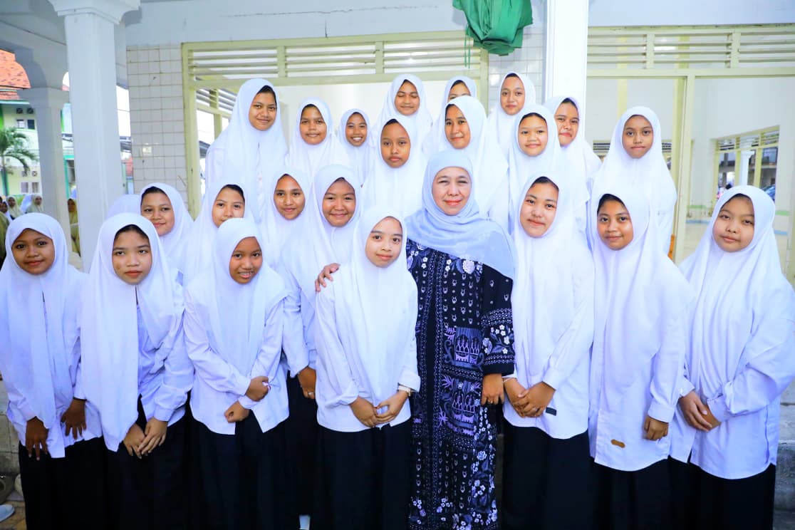 Gubernur Khofifah Hadiri Maulid Nabi di Ponpes Nurul Qodim, Ajak Santri Warisi Semangat Kepemimpinan Rasulullah