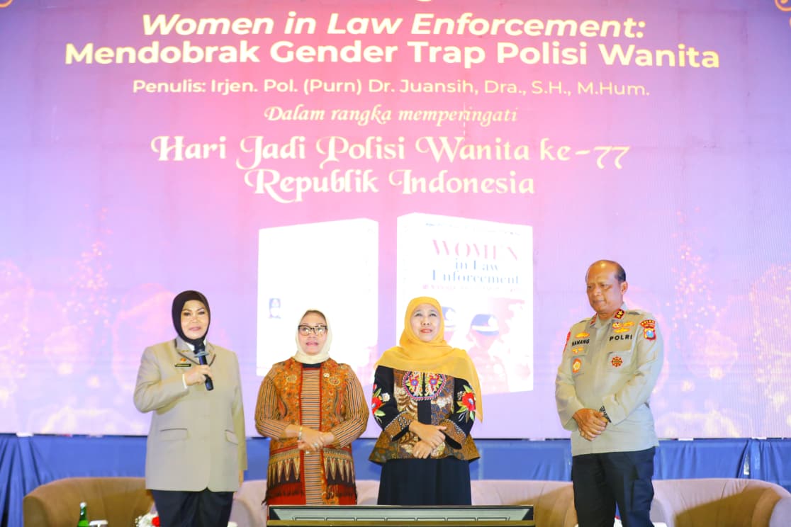 Gubernur Khofifah Tegaskan SDM Perempuan Kuatkan Pembangunan Saat Hadiri Peluncuran Buku Women in Law Enforcement
