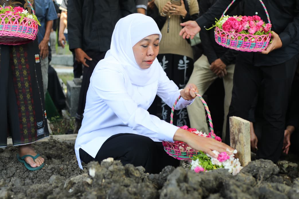 Gubernur Khofifah Hadiri Pemakaman Atlet Gimnastik Naufal di Gresik, Kenang Sosok Sholeh dan Penuh Dedikasi