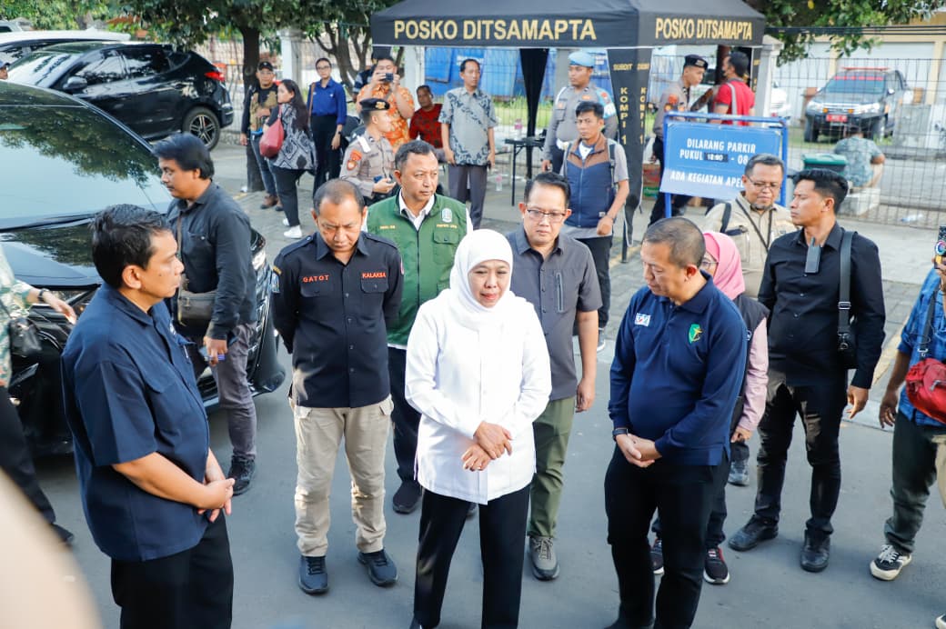 Gubernur Khofifah Tinjau Posko DVI RS Bhayangkara, Pastikan Identifikasi Korban Ponpes Al Khoziny Profesional dan Transparan