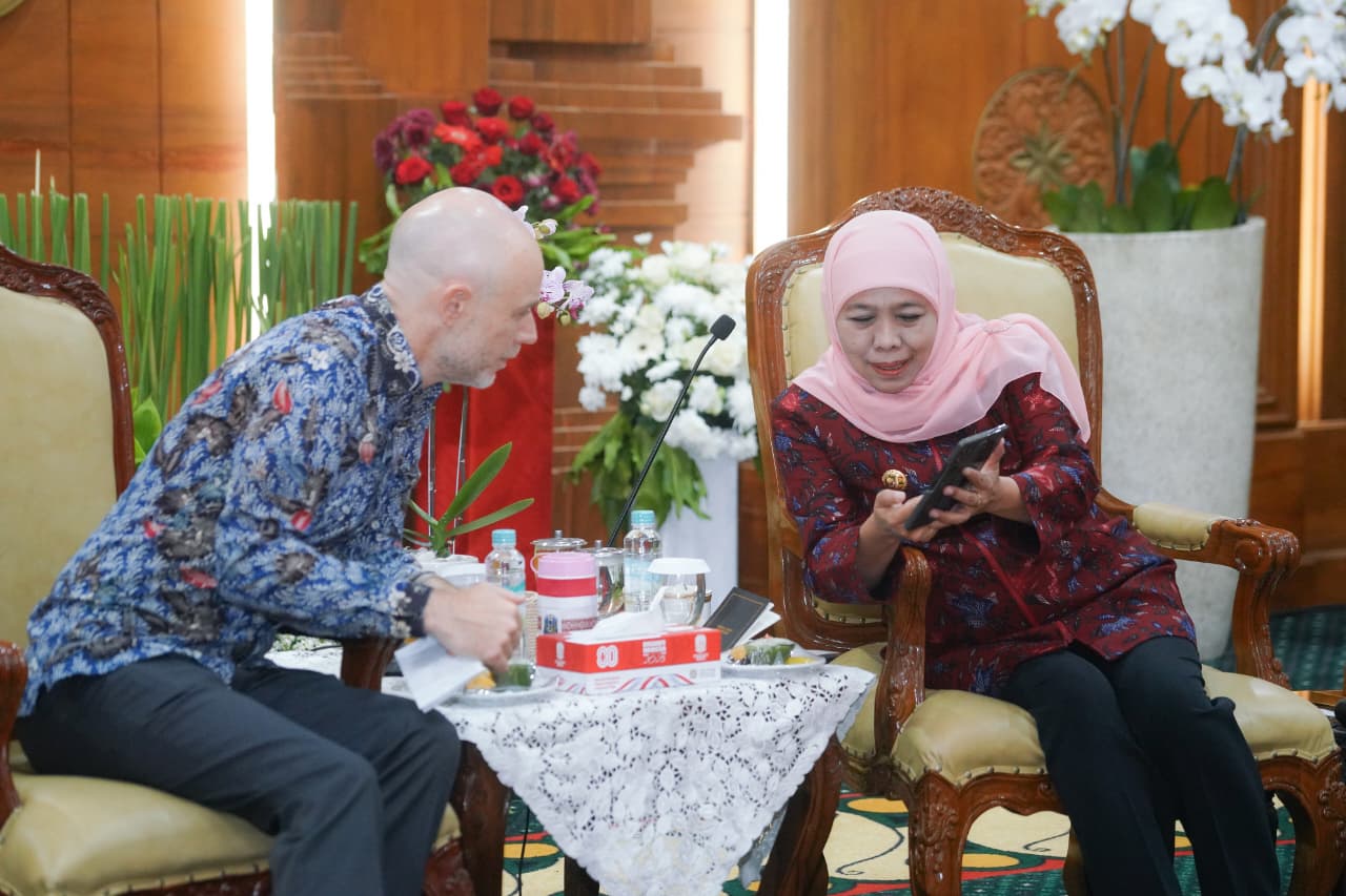 Gubernur Khofifah Terima Konjen Amerika, Bahas Peluang Kerja Sama Strategis di Bidang Pendidikan, Kesehatan, dan Investasi