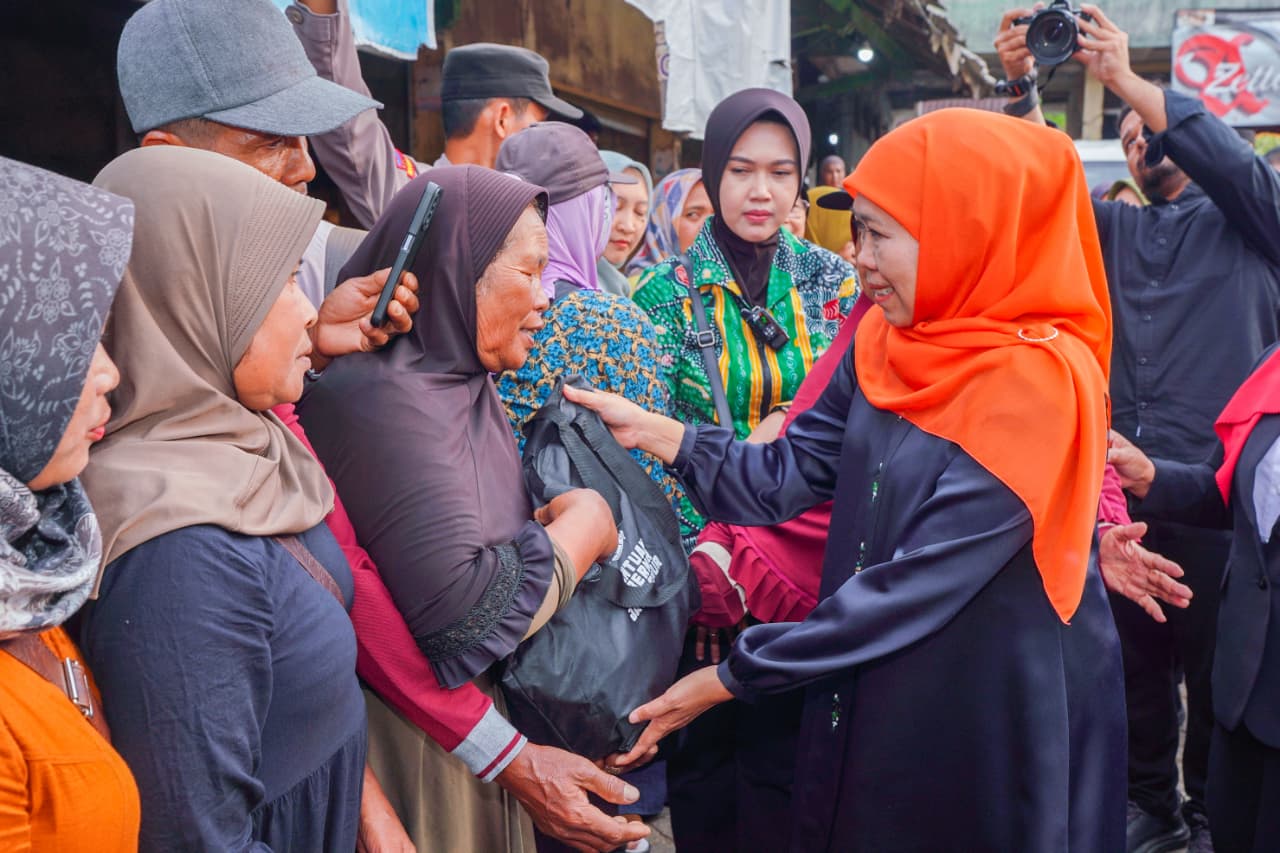 Gubernur Khofifah Tinjau Pasar Plaosan Magetan, Sebut Pusat Agrobisnis dan Sentra Sayur Madiun Raya