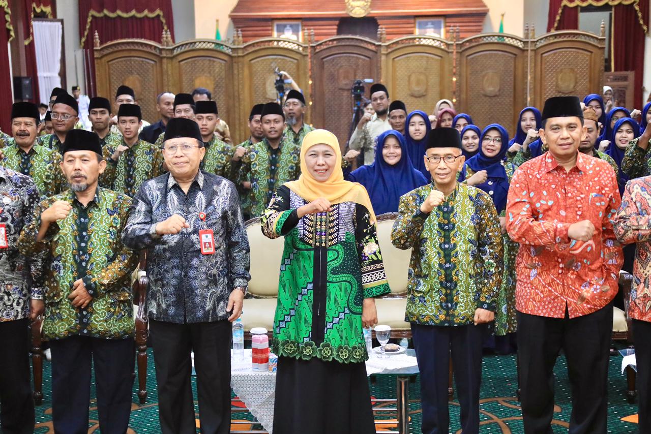 Gubernur Khofifah Lepas Kafilah Jatim Menuju STQH Nasional, Target Pertahankan Juara Umum di Kendari