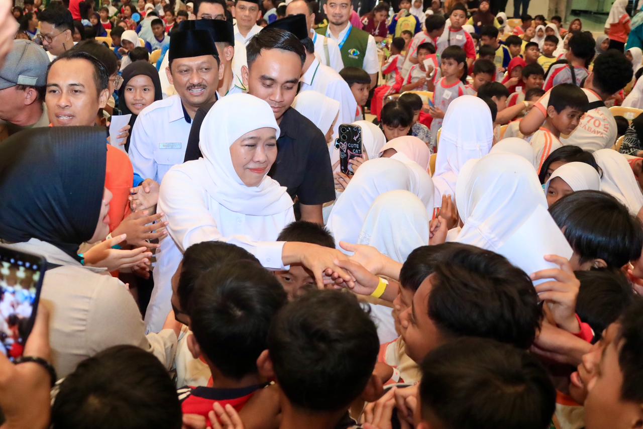 Gubernur Khofifah Apresiasi Sinergi Lintas Elemen di World Sight Day, Bagikan 1.000 Kacamata Gratis untuk Anak Sekolah