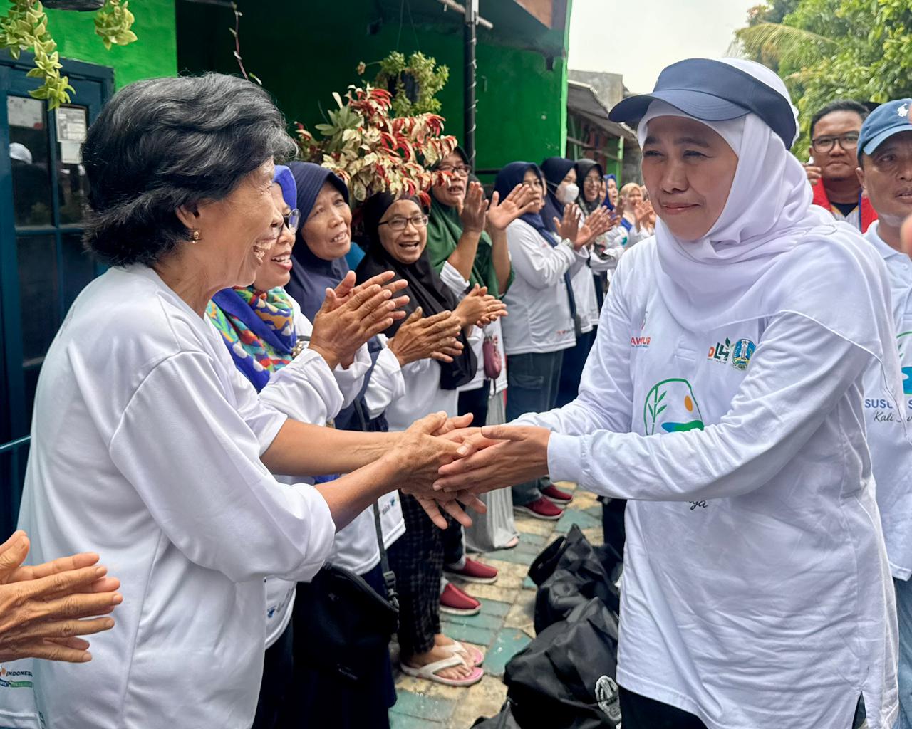 Gubernur Khofifah Ajak Warga Jatim Jaga Sungai Bersih di Hari Bersih Dunia Bersama Korps Marinir