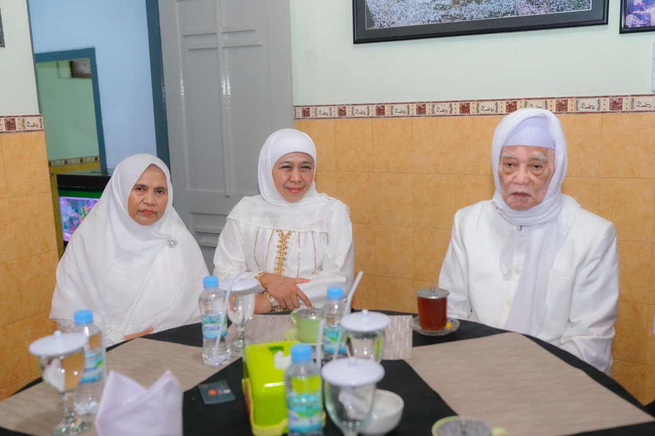 Gubernur Khofifah Larut dalam Lirboyo Bersholawat, Serukan Semangat Santri Bangun Peradaban Bangsa