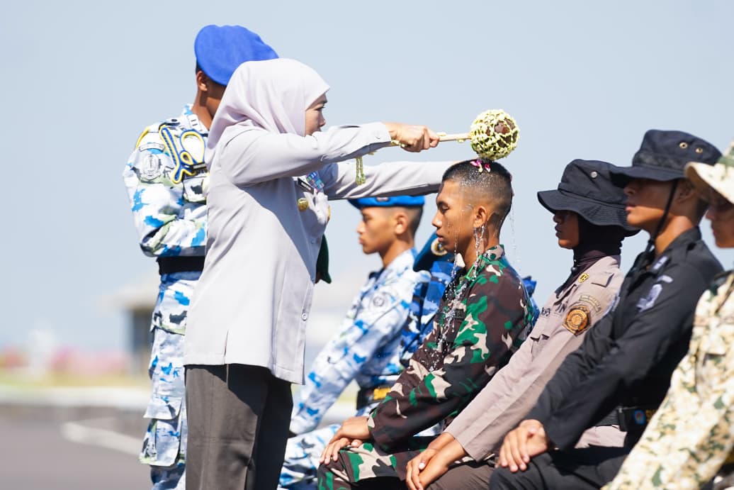 Gubernur Khofifah Pimpin Pembaretan Kolektif 1.346 Taruna SMA se-Jatim, Tekankan Disiplin dan Integritas sebagai Pondasi Kepemimpinan