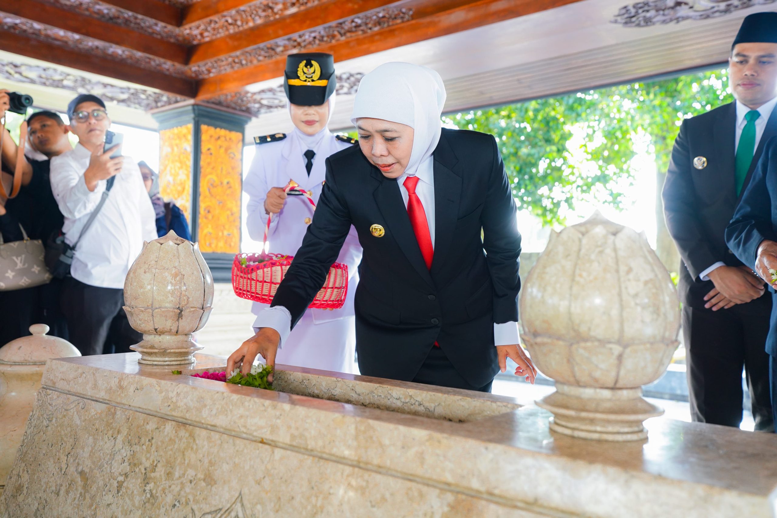 Jelang Hari Jadi ke-80 Jatim, Gubernur Khofifah Ziarah ke Makam Bung Karno dan Ajak Generasi Muda Teladani Nilai Kepahlawanan