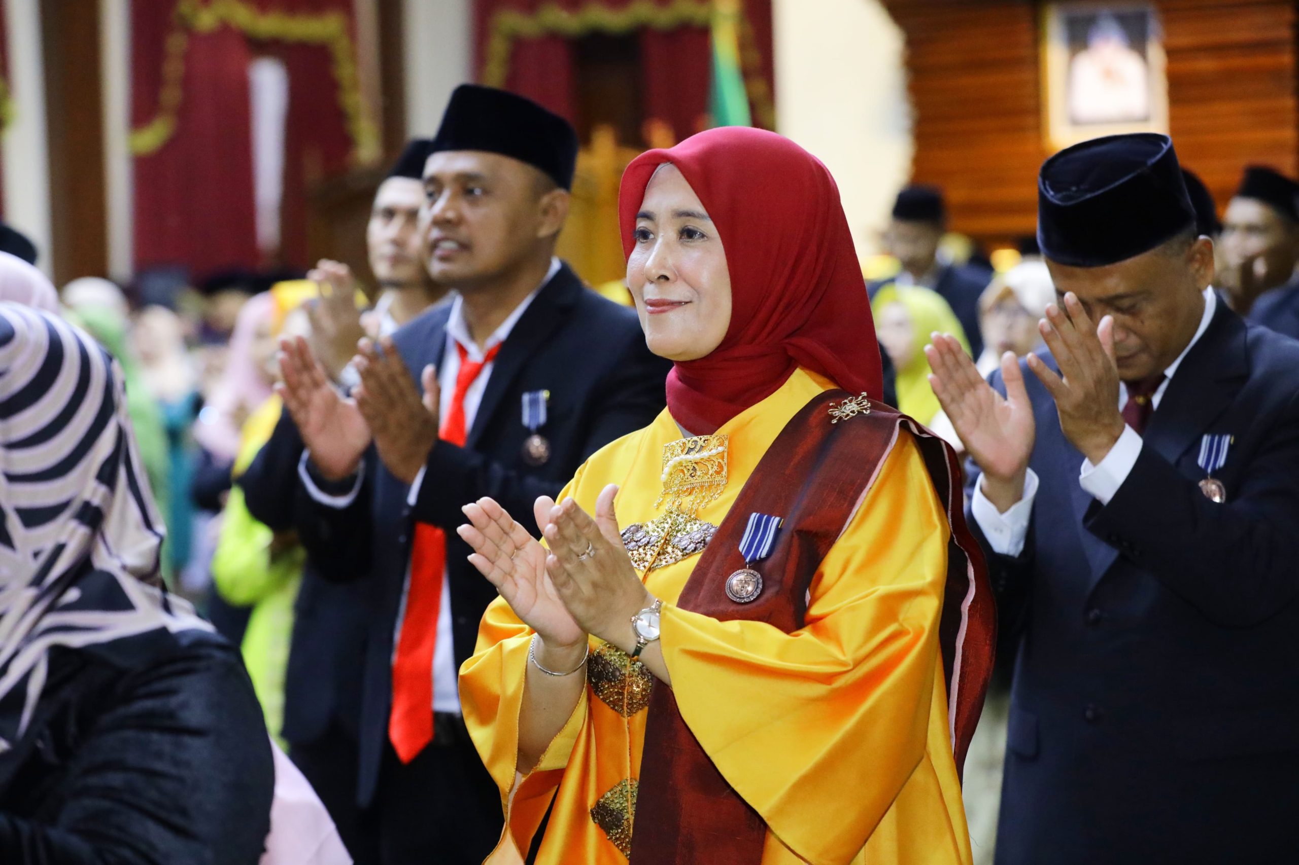 982 ASN Terima Satyalancana Karya Satya, Gubernur Khofifah Ajak ASN Jaga Integritas dan Profesionalisme Pelayanan Publik