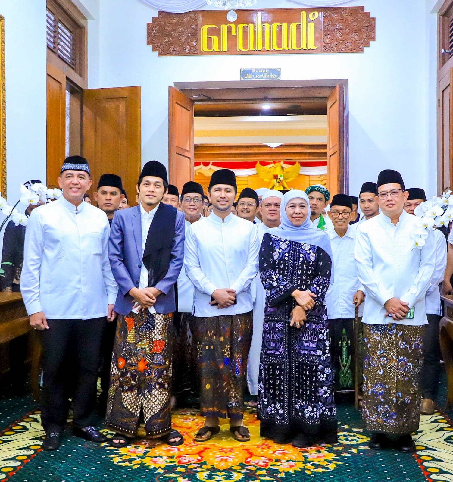 Gubernur Khofifah Bersama Gus Iqdam dan Ribuan Jamaah Gelar Sholawat di Grahadi, Doakan Jatim Aman dan Makmur