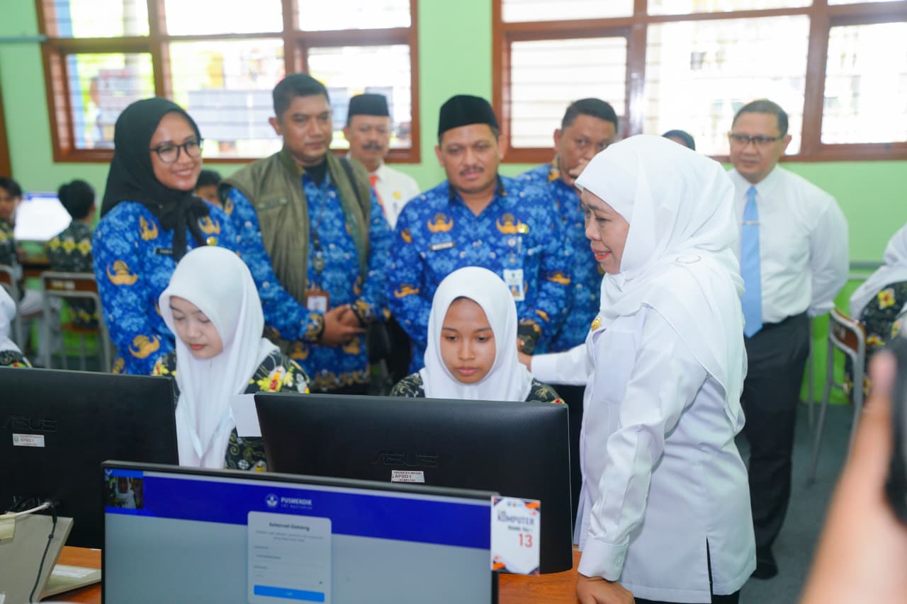 Gubernur Khofifah Tinjau Gladi Bersih TKA di Pandaan, Pastikan Kesiapan Siswa Hadapi Uji Kompetensi Nasional