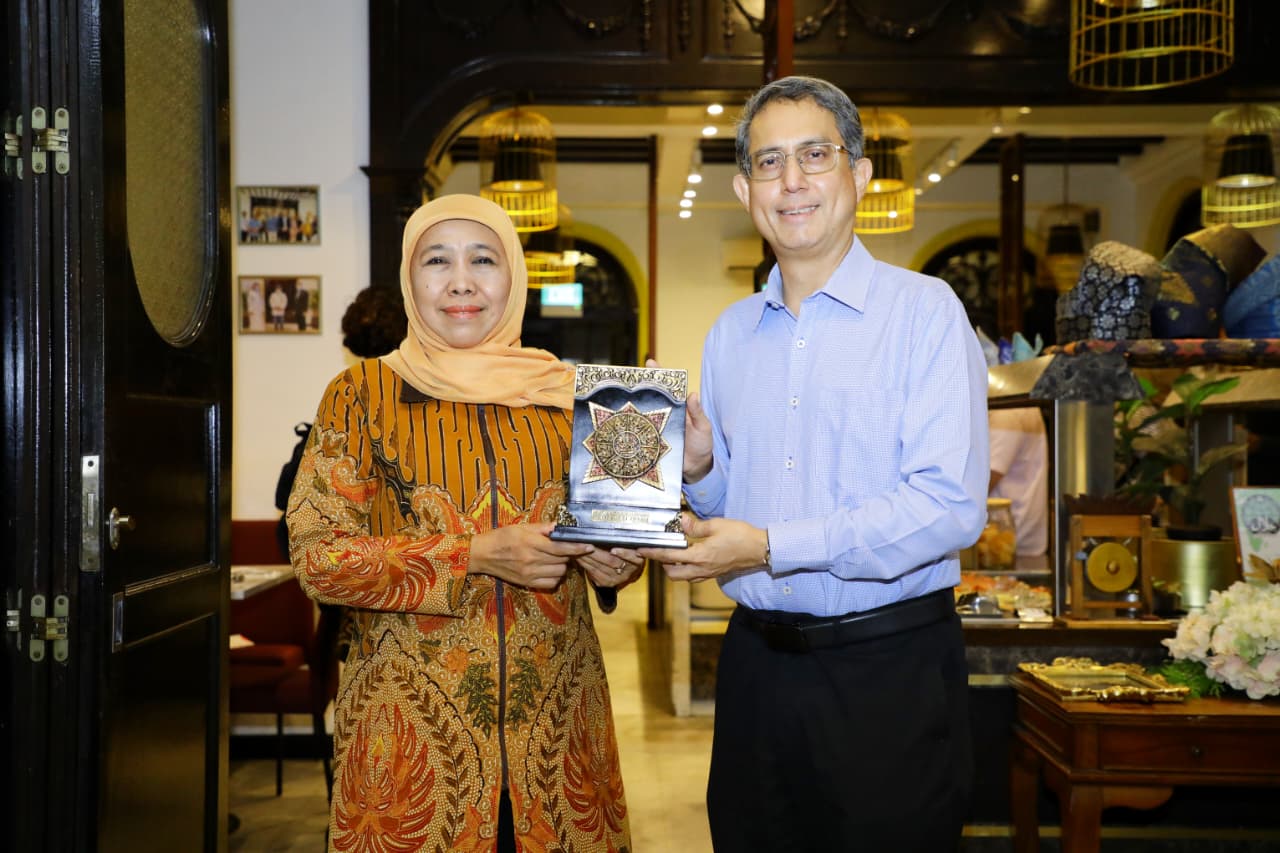 Gubernur Khofifah: Penguatan SDM dan Pendidikan Islam Jadi Fokus dalam Pertemuan dengan Menteri Urusan Muslim Singapura