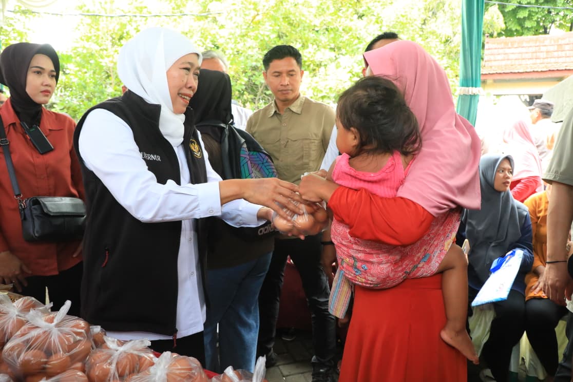 Gubernur Khofifah Dorong Pemerataan Pasar Murah untuk Kendalikan Inflasi dan Bantu Warga Pra-Nataru