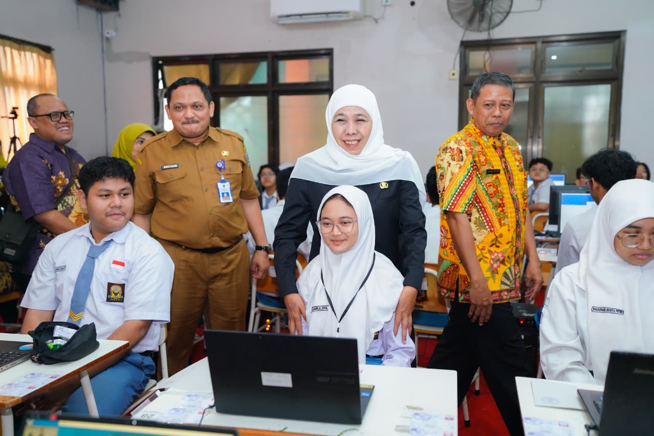 Gubernur Khofifah Instruksikan Pengamanan Pasokan Listrik dan Internet Jelang Pelaksanaan TKA
