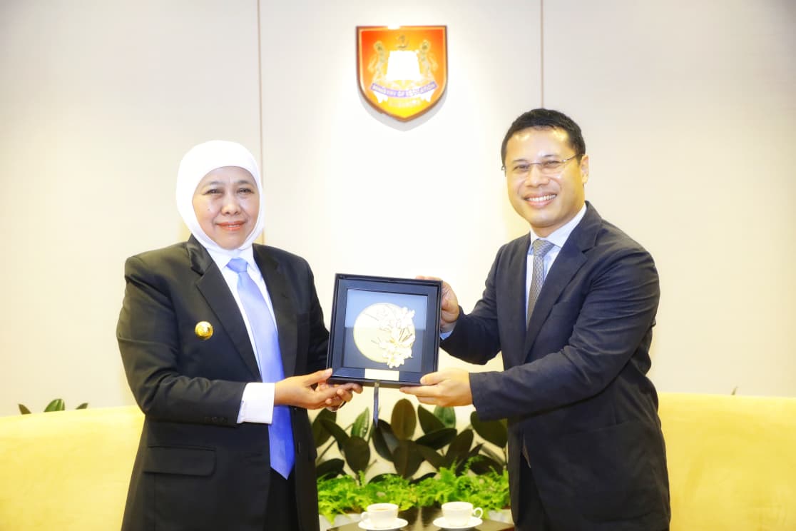 Gubernur Khofifah Dorong School Matching dan STEM Jatim–Singapura dalam Pertemuan Resmi dengan Menteri Pendidikan Singapura
