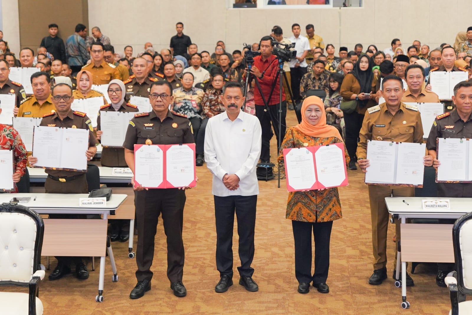 Gubernur Khofifah Teken MoU Pidana Kerja Sosial dengan Kajati Jatim, Dorong Pergeseran Paradigma Hukum Menuju Korektif dan Restoratif