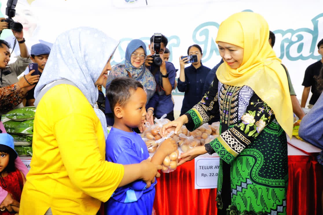 Gubernur Khofifah Gelar Pasar Murah Ke-300 di Bojonegoro, Pastikan Kebutuhan Logistik Warga Terpenuhi Jelang Nataru