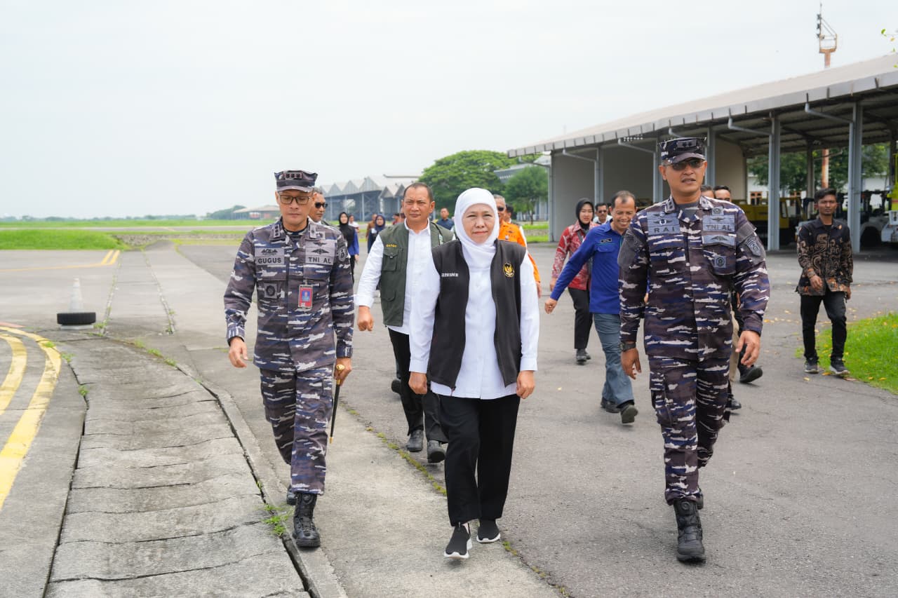 Gubernur Khofifah Tinjau Posko OMC Lanudal Juanda untuk Pastikan Mitigasi Bencana Hidrometeorologi Jatim Hadapi Puncak Musim Hujan