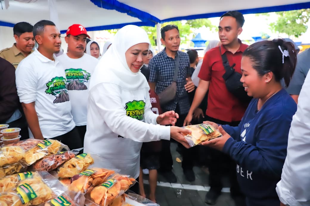 Gubernur Khofifah Pastikan Harga Bahan Pokok Stabil di Pacitan Lewat Pasar Murah Jelang Nataru hingga Akhir Tahun