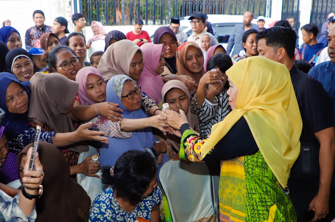 Gubernur Khofifah Gelar Pasar Murah di Simokerto Surabaya, Intervensi Pemprov Jatim Jaga Stabilitas Harga Sembako di Momentum Nataru